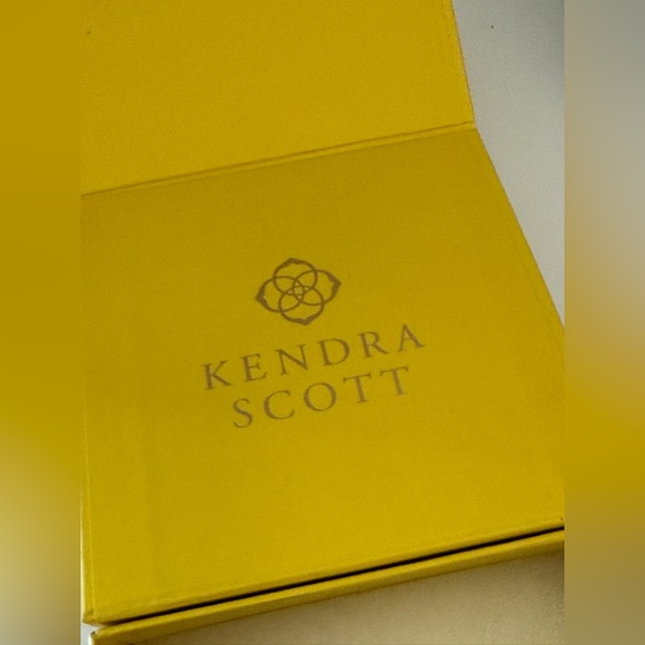 ✨NEW NEVER WORN✨ Kendra Scott Vintage Inspired Linear Earrings - Picture 4 of 5